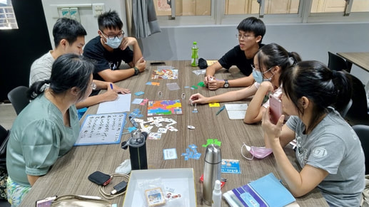 教師分組進行遊戲化教案設計工作坊